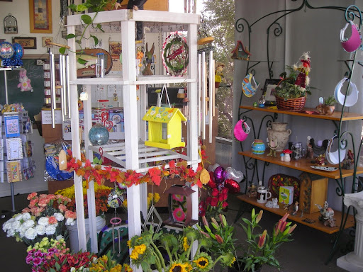 Florist «Petal Pusher Plus Lake Isabella Florist», reviews and photos, 6040 Lake Isabella Blvd a, Lake Isabella, CA 93240, USA