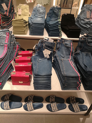 Stores to buy women's jeans Nice