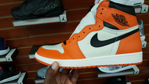 Clothing Store «Top Fashion», reviews and photos, 54 W Lake St, Addison, IL 60101, USA