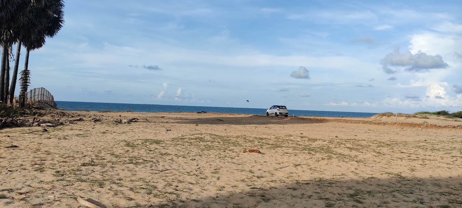 Fotografija Manankudi Beach z dolga ravna obala