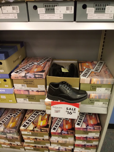 Shoe Store «Shoe Carnival», reviews and photos, 354 S Randall Rd, South Elgin, IL 60177, USA