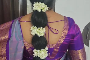 Lahari women's beauty parlour (Only for Ladies) image