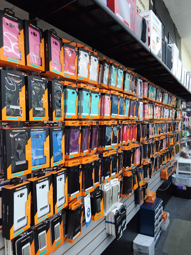 Cell Phone Store «Boost Mobile By Cellular Extreme», reviews and photos, 6969 Sunset Strip, Sunrise, FL 33313, USA