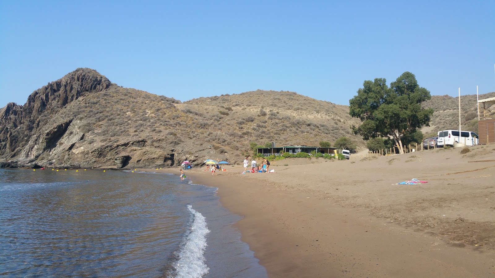 Zdjęcie Cala de Calnegre z powierzchnią brązowy piasek