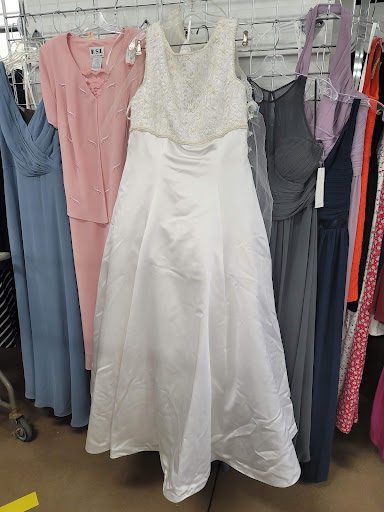 Thrift Store «Goodwill Retail Store of St. Peters – Mid Rivers», reviews and photos, 620 Mid Rivers Mall Dr, St Peters, MO 63376, USA