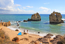 Foto av Praia dos Arrifes med flera små vikar