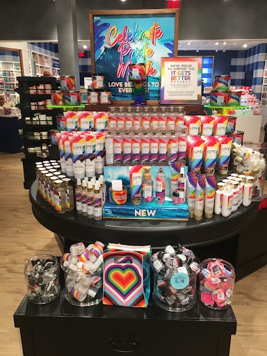 Beauty Supply Store «Bath & Body Works», reviews and photos, 10385 Dixie Hwy, Louisville, KY 40272, USA