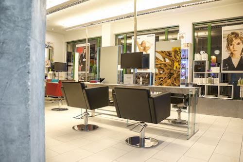 Damen- und Herrenfriseur Intercoiffure Bernd Heier Bos Barber Bos Coiffeur* Stuttgart