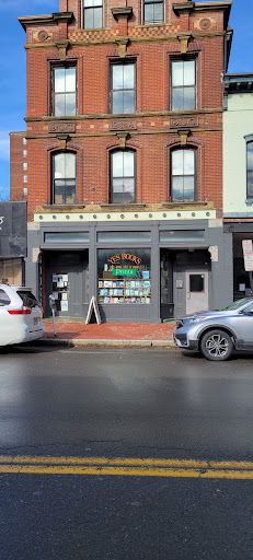 Yes Books, 589 Congress St, Portland, ME 04101, USA, 