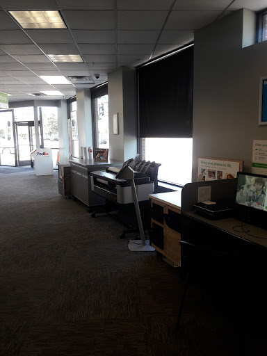 Print Shop «FedEx Office Print & Ship Center», reviews and photos, 19049 Mack Ave, Grosse Pointe, MI 48236, USA