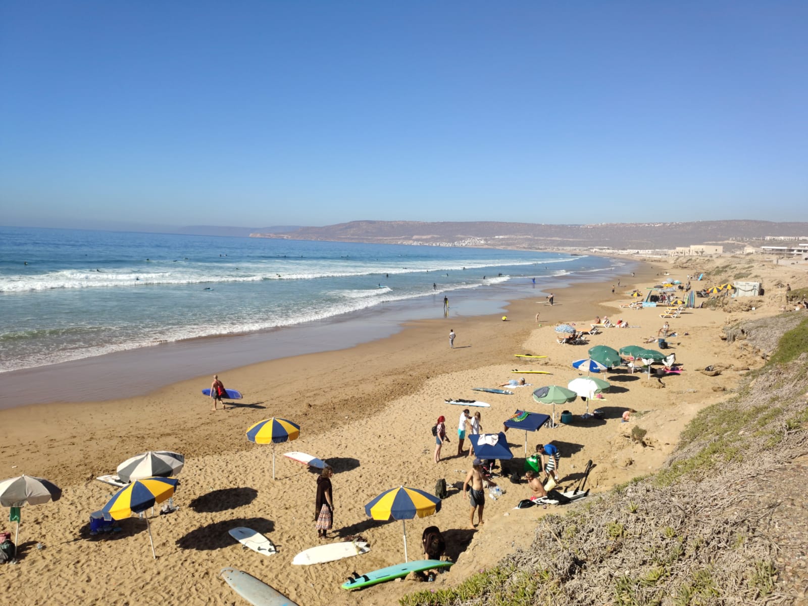 Foto av Taghazout Strand med fin beige sand yta