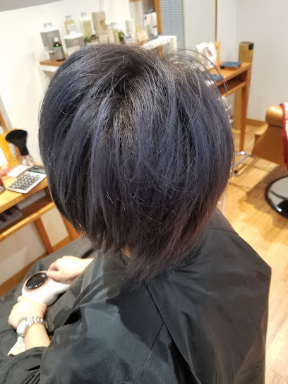 ヘアアンドスパ アウローラ（Hair&Spa AURORA）