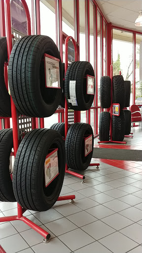 Tire Shop «Discount Tire Store - Clackamas, OR», reviews and photos, 8380 SE Sunnyside Rd, Clackamas, OR 97015, USA