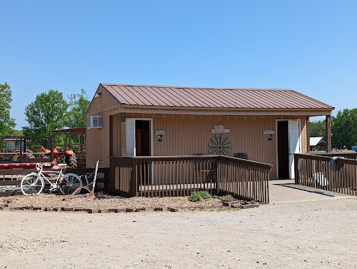 Farm «Warbington Farms (U-Pick Strawberries)», reviews and photos, 5555 Crow Rd, Cumming, GA 30041, USA