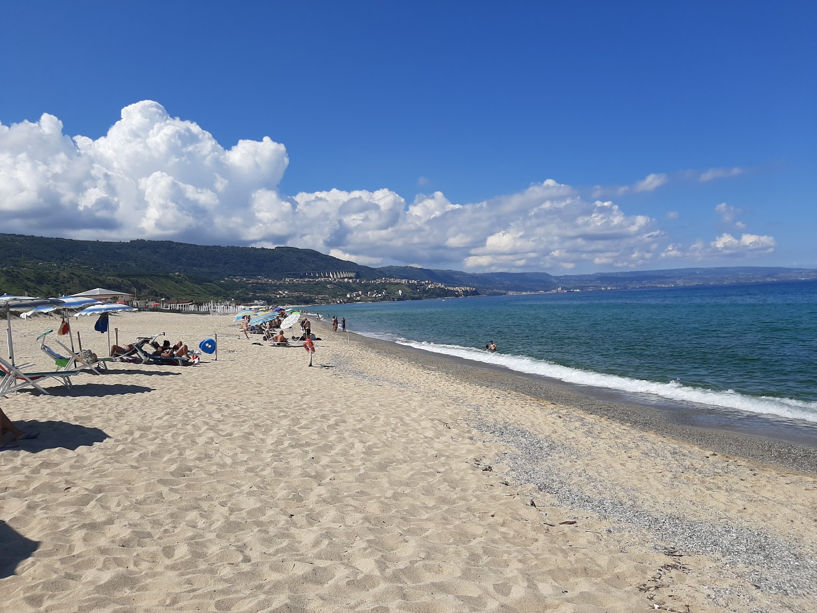 Foto di Pizzo beach III con una superficie del acqua blu