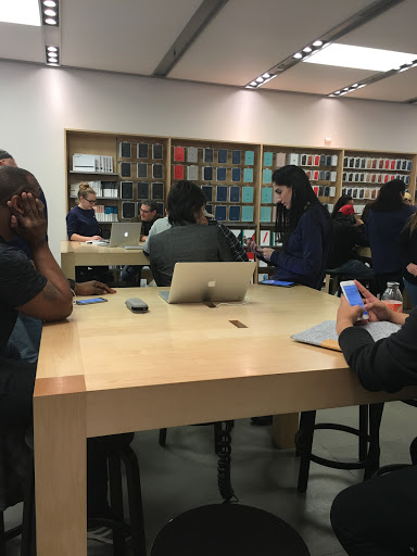 Computer Store «Apple Smith Haven», reviews and photos, 518 Smith Haven Mall, Lake Grove, NY 11755, USA