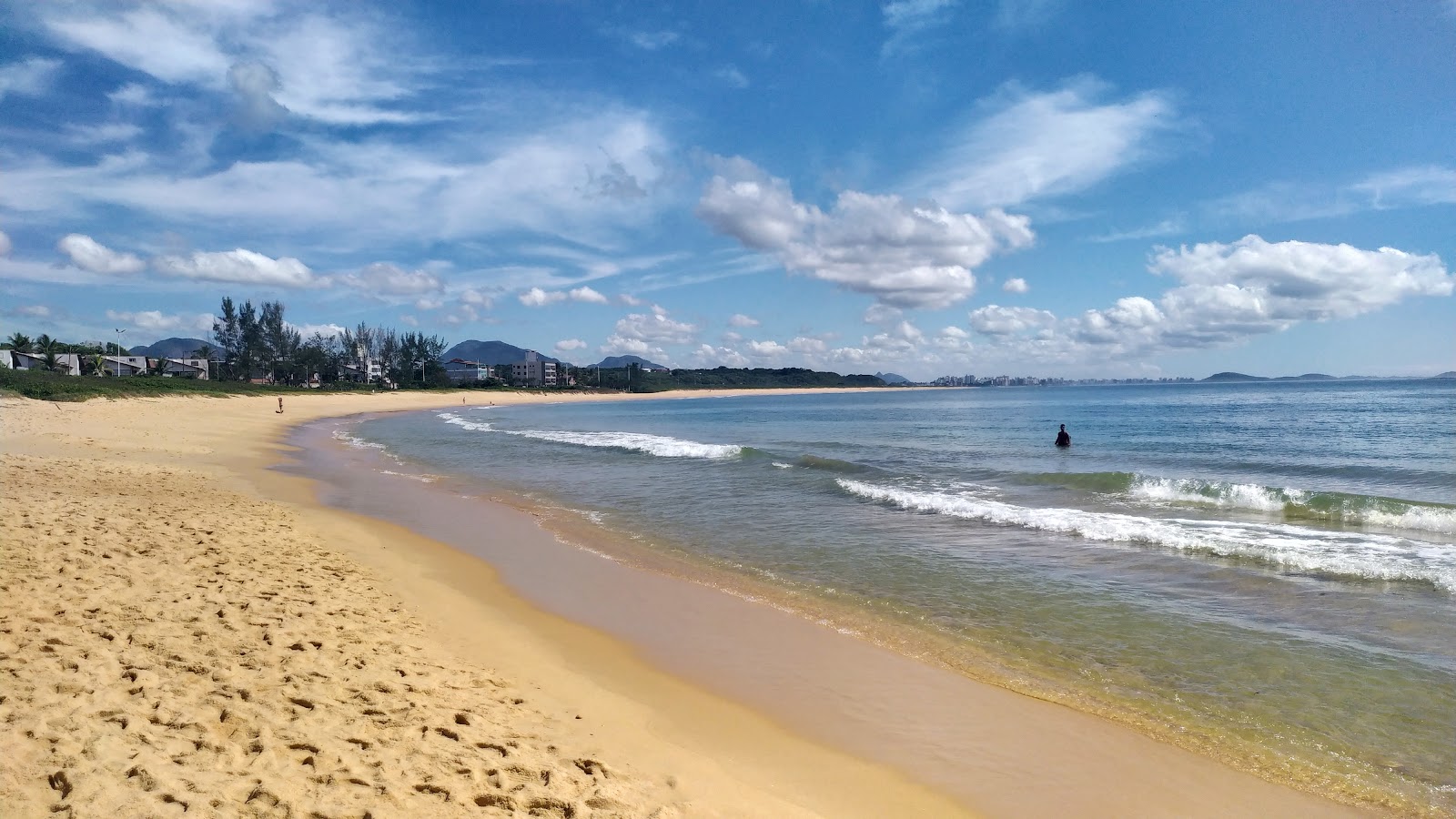 Foto de Praia de Guaibura com areia brilhante superfície