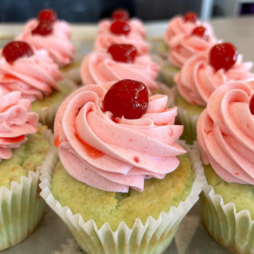 Cupcake Shop «Smallcakes: A Cupcakery of Naperville», reviews and photos, 115 E Ogden Ave #119, Naperville, IL 60563, USA