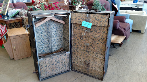 Thrift Store «Hillcrest Hope Thrift Store», reviews and photos, 7 W Mill St, Liberty, MO 64068, USA