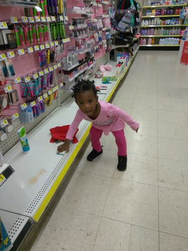 Shopping Mall «Meadowdale Shopping Center», reviews and photos, 100 W Mall Dr, Carpentersville, IL 60110, USA