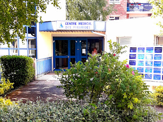 Centre Médical des Pyramides, Maurepas, 78310.