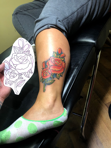 Tattoo Shop «Bee Tattoo Inc», reviews and photos, 5149 North Broadway, Chicago, IL 60640, USA