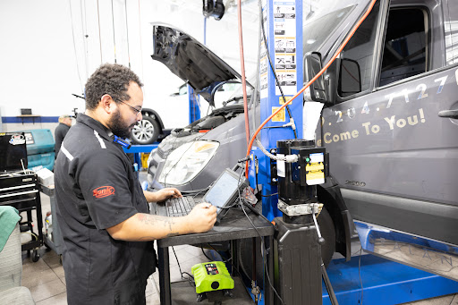 Mercedes Benz Dealer «Mercedes-Benz of Fort Myers», reviews and photos, 15461 S Tamiami Trail, Fort Myers, FL 33908, USA