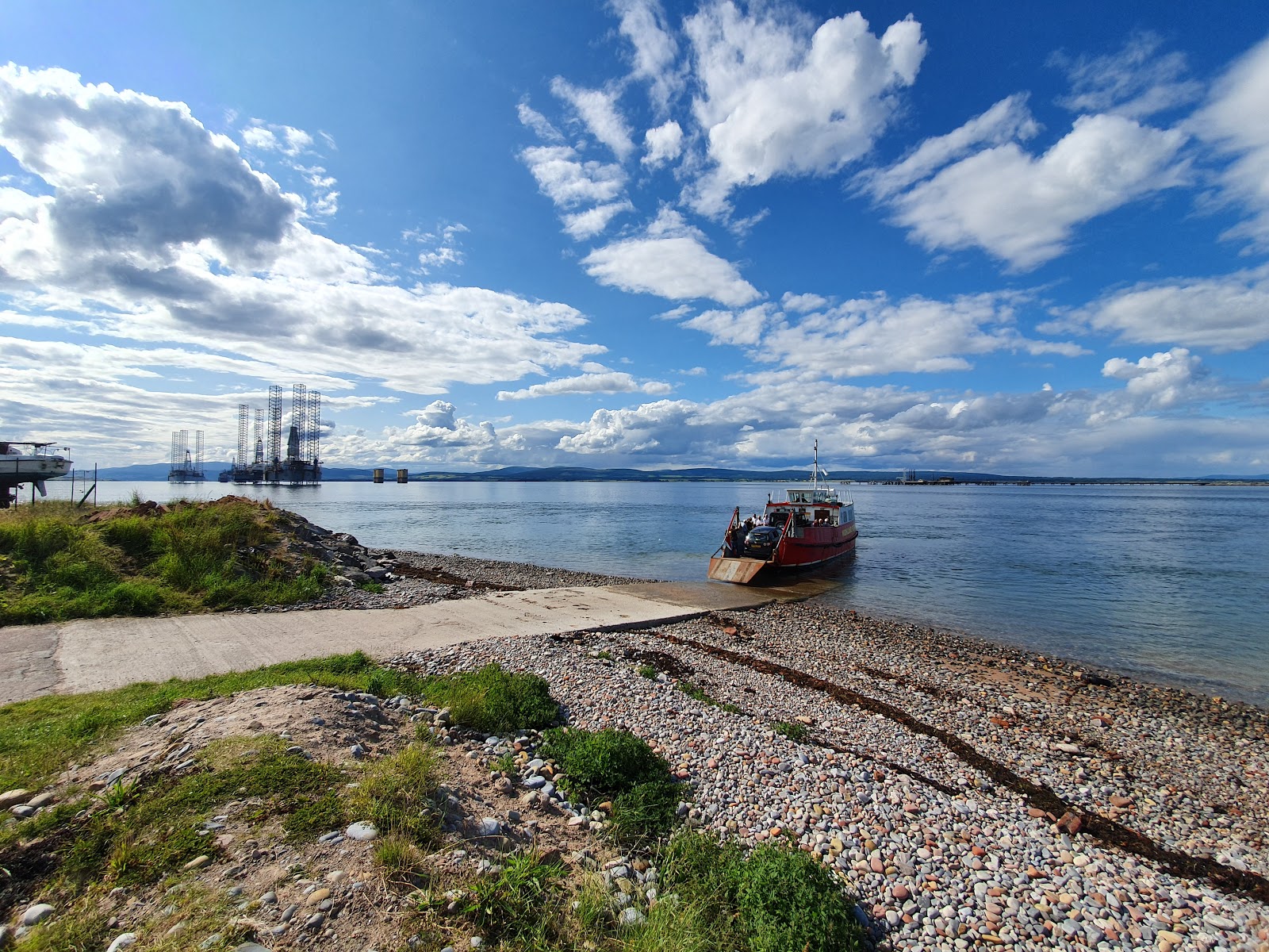 Valokuva Cromarty Beachista. ja asutus