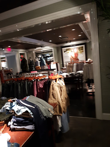 Clothing Store «Abercrombie & Fitch», reviews and photos, 1950 Northern Blvd #3, Manhasset, NY 11030, USA
