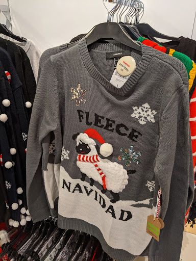 Clothing Store «Forever 21», reviews and photos, 5668 Bay St, Emeryville, CA 94608, USA