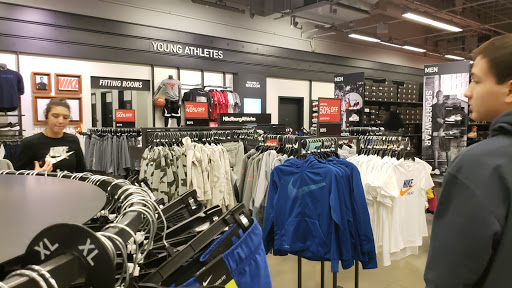 Clothing Store «Nike Factory Store», reviews and photos, 5220 Fashion Outlets Way #1125, Rosemont, IL 60018, USA