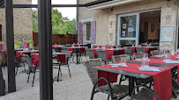 Atmosphère du Restaurant français Restaurant L'ami Rabel à Mirabel-et-Blacons - n°2
