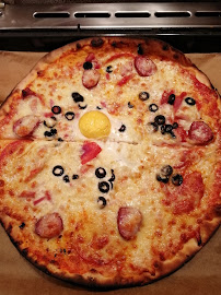 Plats et boissons du Pizzeria Cressely Pizza à Magny-les-Hameaux - n°3