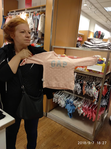 Clothing Store «Gap», reviews and photos, 1706 Sherman Ave, Evanston, IL 60201, USA