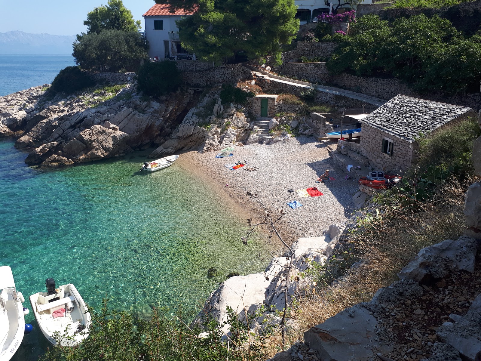 Foto von Pakomina beach mit kleine bucht