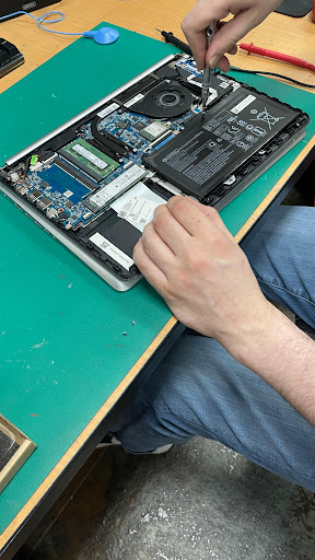 Mobile Phone Repair Shop «CPR Cell Phone Repair Amityville», reviews and photos, 45 Merrick Rd, Amityville, NY 11701, USA