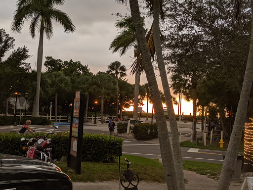 Bar «Beach Box Cafe», reviews and photos, 9020 Gulf Shore Dr, Naples, FL 34108, USA