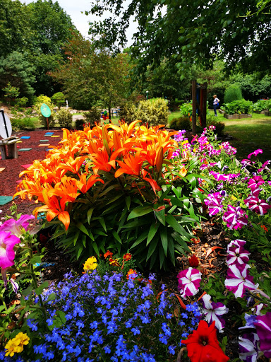 Park «Centennial Gardens», reviews and photos, 251 Floral Pkwy, Floral Park, NY 11001, USA