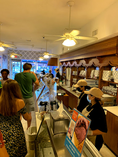 Chocolate Shop «Kilwins», reviews and photos, 809 E Las Olas Blvd, Fort Lauderdale, FL 33301, USA