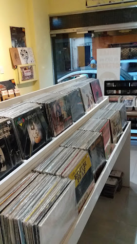 Opiniones de W Records en Montevideo - Tienda de instrumentos musicales