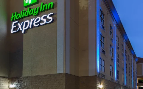 Holiday Inn Express & Suites Plant City, an IHG Hotel image