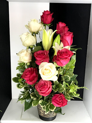 Florist «Hills Floral», reviews and photos, 1166 S Robert St, West St Paul, MN 55118, USA