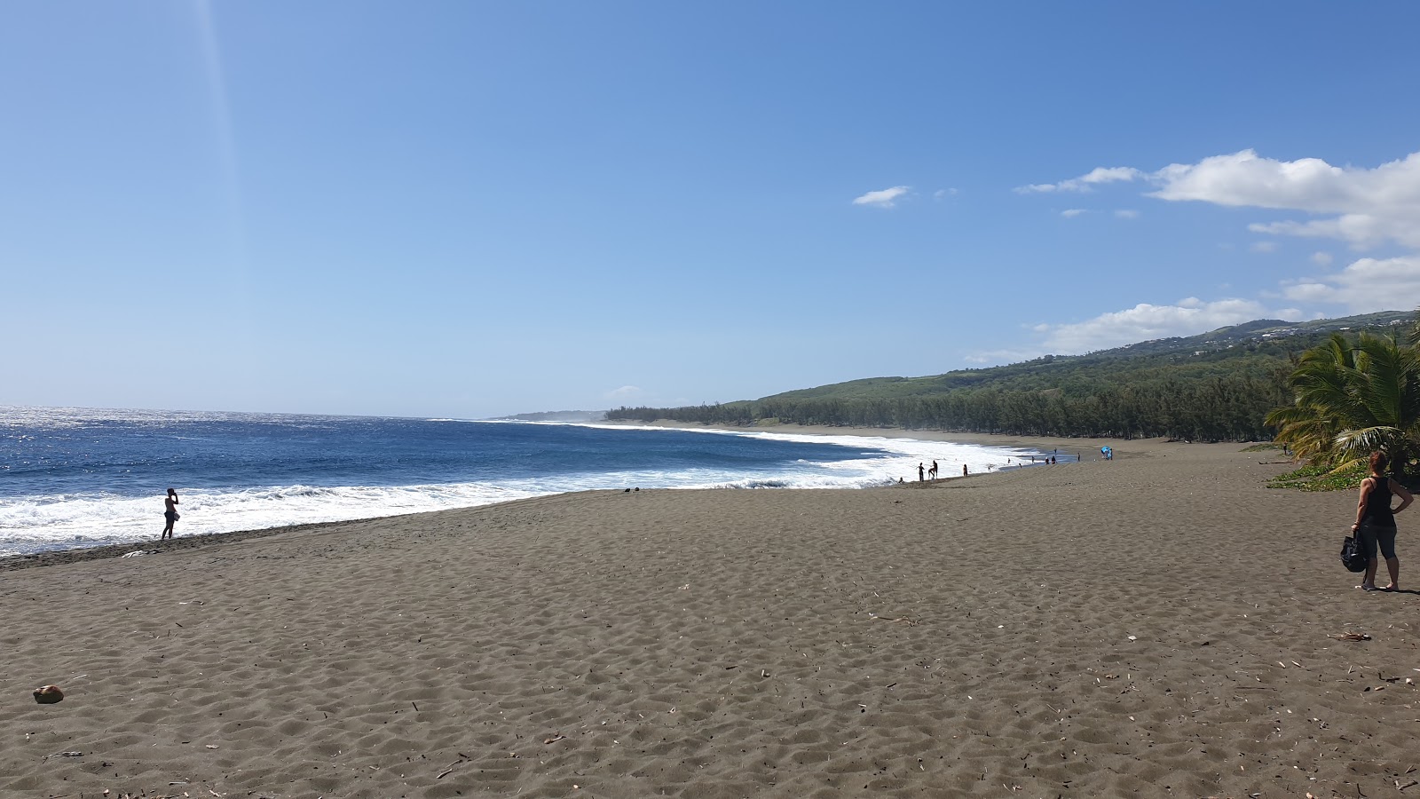 Foto de Etang Sale Beach - lugar popular entre os apreciadores de relaxamento