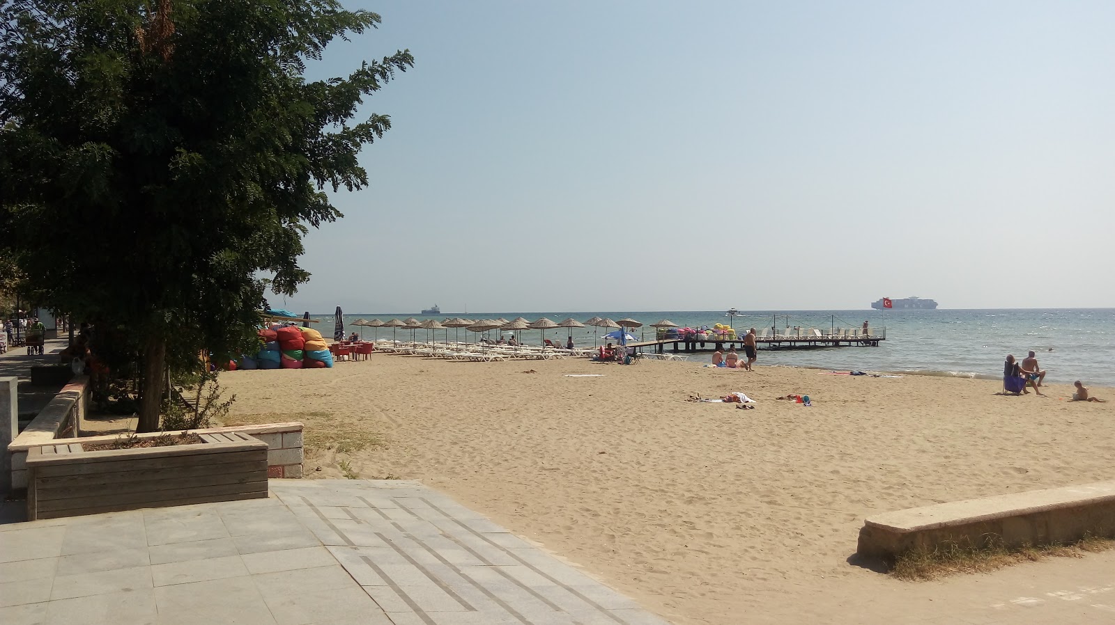 Φωτογραφία του Sarkoy beach II με καφέ άμμος επιφάνεια