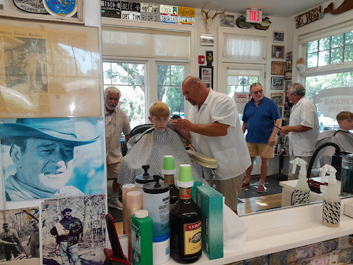 Barber Shop «Vinnie and Nicks Barber Shop», reviews and photos, 4 Amagansett Square, Amagansett, NY 11930, USA