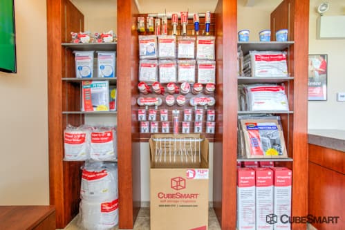 Self-Storage Facility «CubeSmart Self Storage», reviews and photos, 7910 Lemont Rd, Woodridge, IL 60517, USA