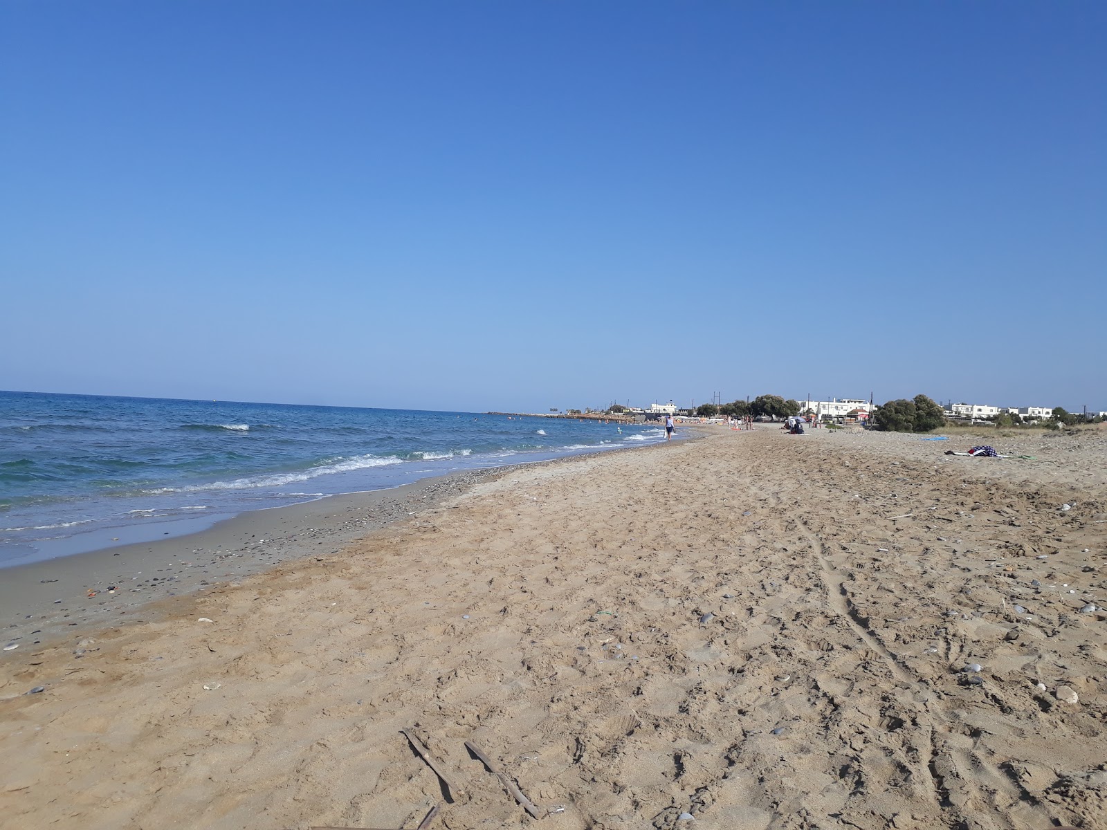 Photo of Aposelemi Beach with partly clean level of cleanliness