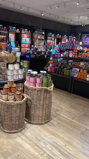 Shopping Mall «Lake Success Shopping Center», reviews and photos, 1526 Union Tpke, New Hyde Park, NY 11040, USA