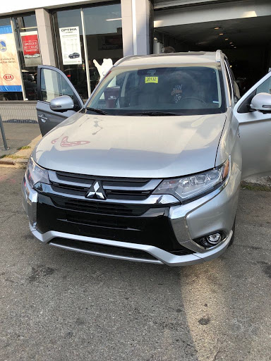 Car Dealer «Oakland Mitsubishi», reviews and photos, 2500 Webster St, Oakland, CA 94612, USA
