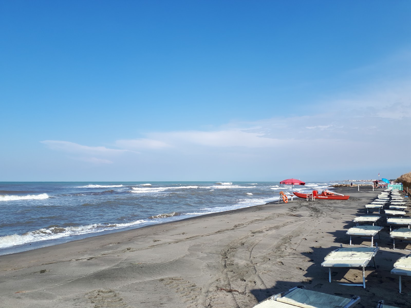 Lido di Tarquinia beach'in fotoğrafı ve yerleşim